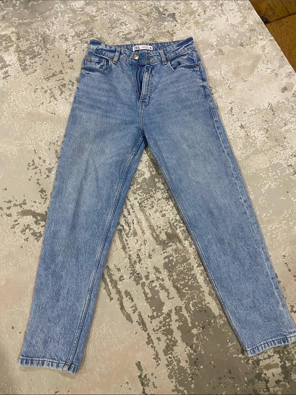 Zara Women's Light Blue Straight-Leg Jeans